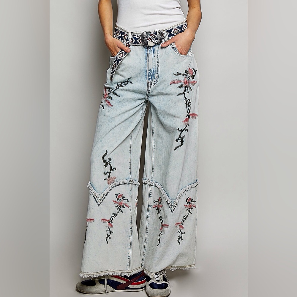 POL NWT Jeans light denim Embroidered Stitching Design Pockets small - large